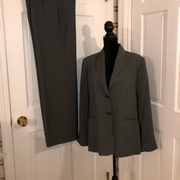 UNIFORM John Paul Richard women’s two piece suit - Picture 8 of 8